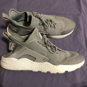 Woman’s Nike Hurache Sneaker